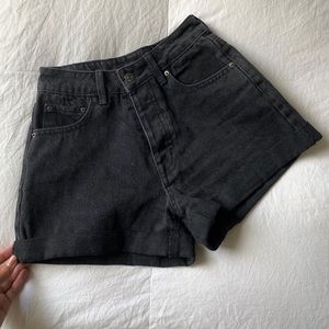 Black Forever21 mom shorts